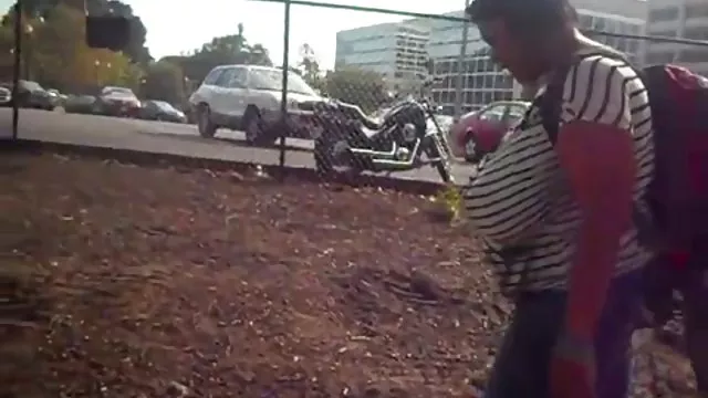 Fiatal baba maszturbál vibrátor a kocsiban