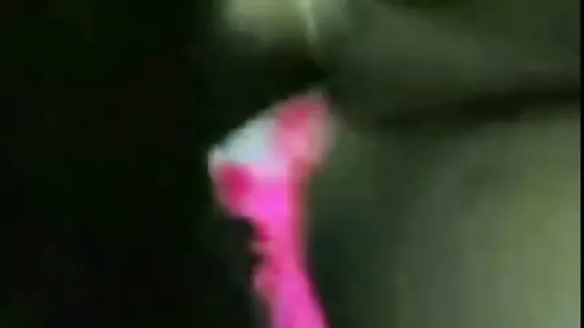 Meztelen lengyel lány mossa orosz srác a fürdő