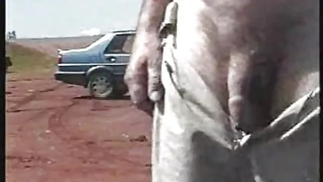 Játékos szépség lassan vetkőzni, majd simogató punci