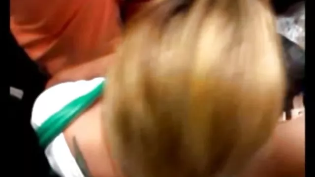 Szenvedélyes barna Lara lelkesen ad az anális