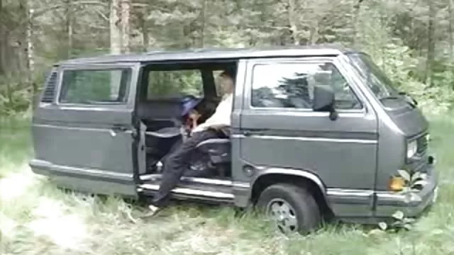 Vén fasz elcsábította fiatal biztonsági őr
