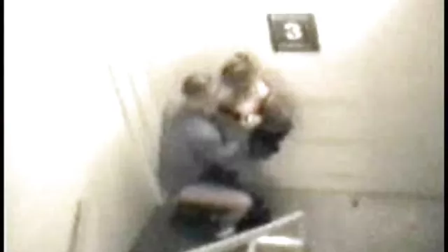 Régi Brit nő simogatja punci keresztül harisnya