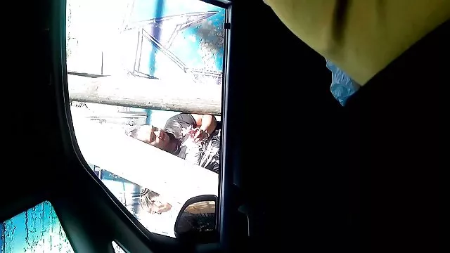 Két gyönyörű nagynénik szex a fiatal srác