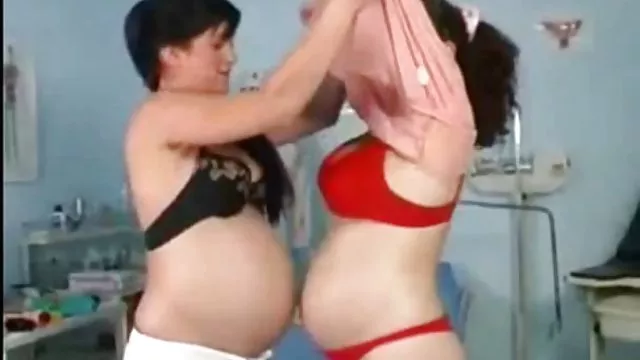 Két Aktok orosz babák mutatni, hogy a borotvált punci