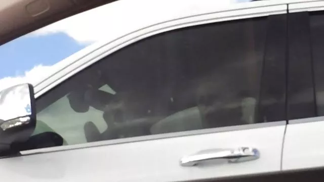 Két magyar leszbik kötve a barátnőm csiklandozza a