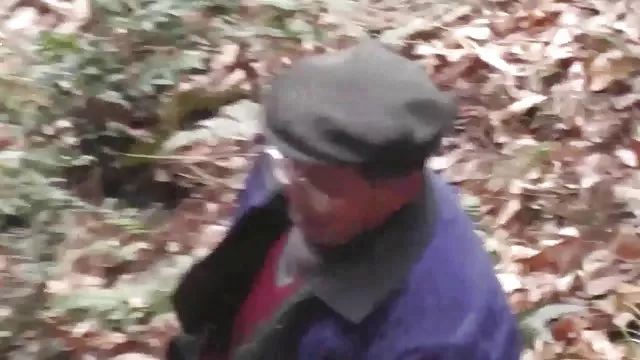 Lány szexi fehérnemű férfi lelőtte a punci