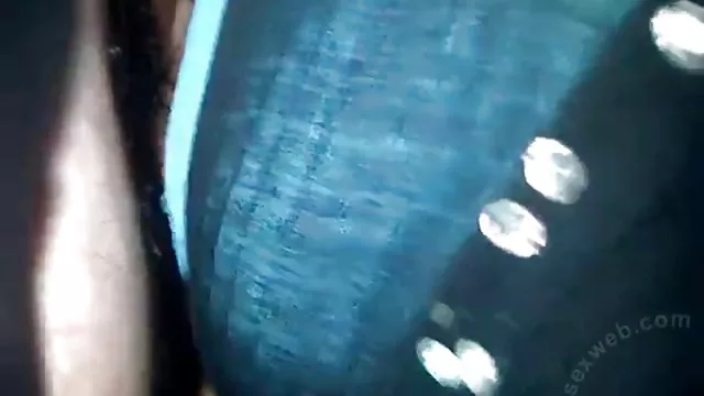 Bobby egy Vén fasz a piros kanapé