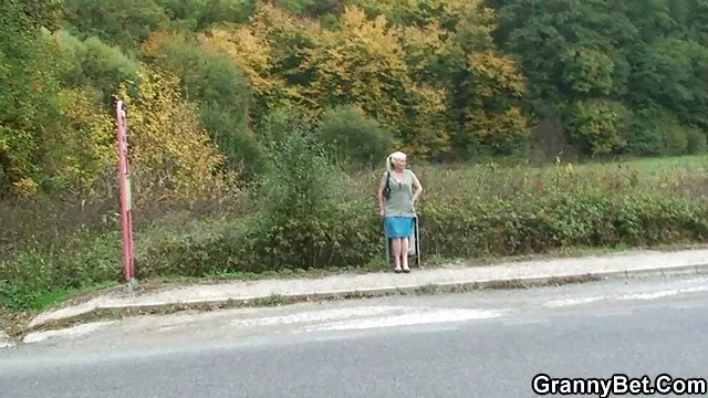 Orosz meleg srác úgy döntött, meg egy fiatal hajléktalan