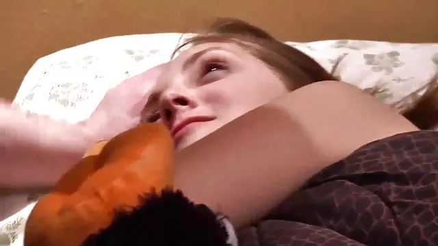 A mellek Érett szőke Baszik a RENDŐR, majd ad neki, nyalja