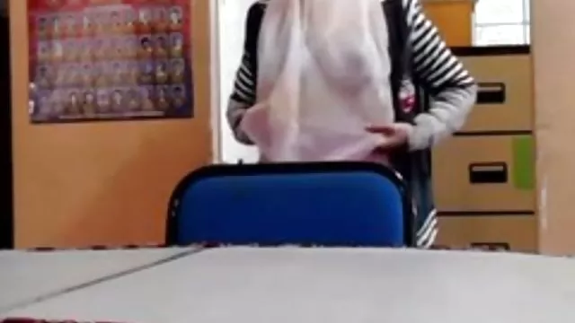 Barna teljesítette a kötelességét, hogy a fickó a saját punci