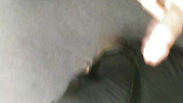 A srác finoman simogatja a Mellei a szeretett