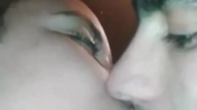 Erotikus vetkőző show csábító Busty lány cserkész