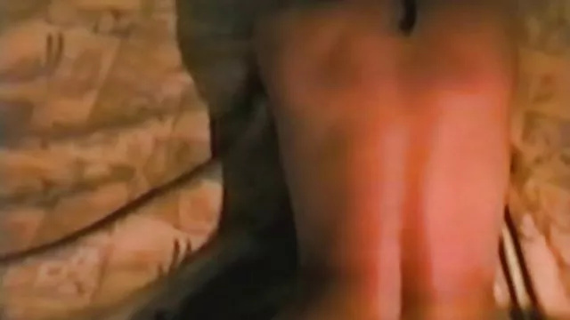 A nip nyalni a lány tette oda neki a farkát