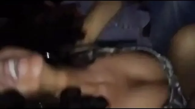 Rajzfilm idegen szaltó az ágyban