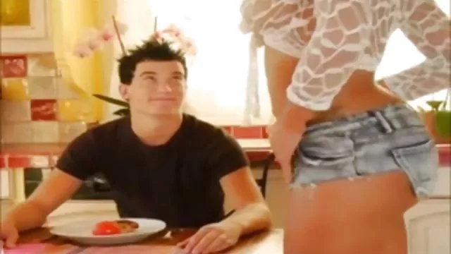 Videó a felvonulás az orosz nudisták a festett szervek