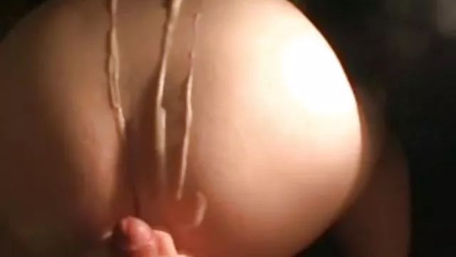 Fiatal lolita copfokkal játszik vele punci