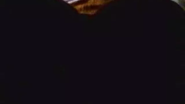 Nimfomániás mutatja ki a nedves bugyi