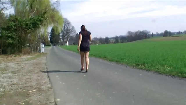 Érett csaj hívta meg a fiú, hogy a szex