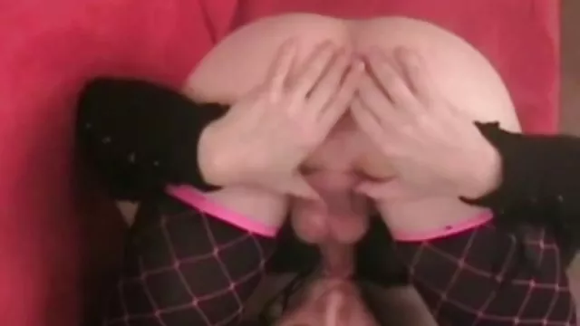 A férfi papucs a kurvás lány