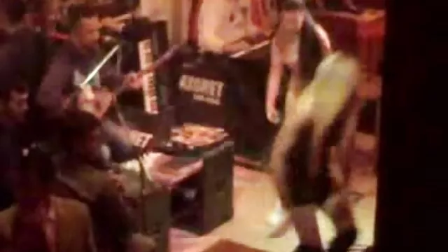 Baszik alszik a lány, majd leveszi a kamera