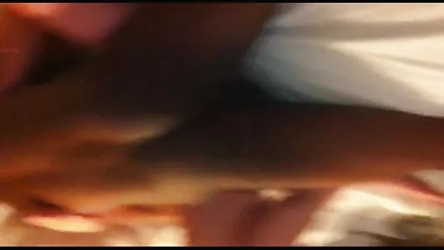 TRANS szőke széttenni a lábát, majd vzdrochnul chat