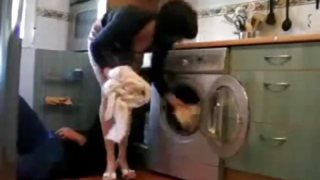 Az idős hölgy a fekete harisnya Baszik egy fiatal, profi