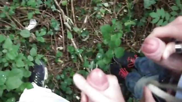 Melissa levetkőzik előtt kamera