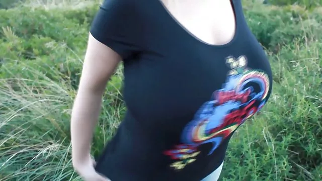 A srác megkérdezi, hogy egy csaj rántsa le a nudista strand