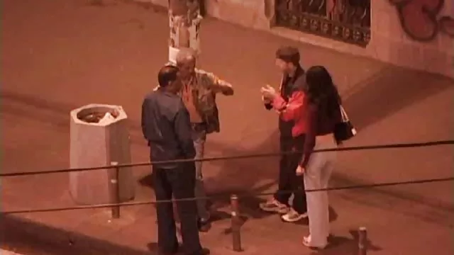 A srác keményen dugni szexi csaj, majd cum belül neki
