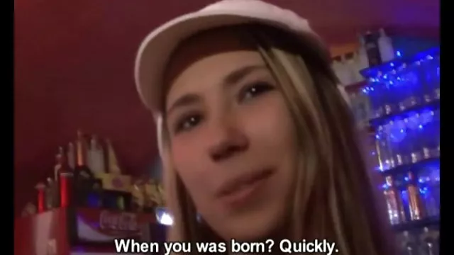 Baszta a lányt a fűre, majd jön a puncijában