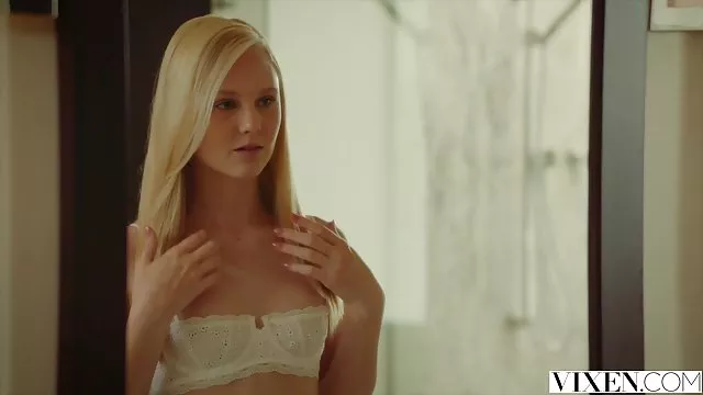 Fiatal neformalka Angelina ugrott seggét egy nagy fasz