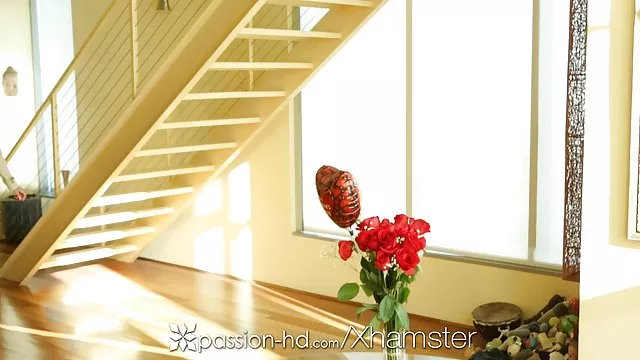 Vörös hajú, fiatal ribanc Baszik két pasival