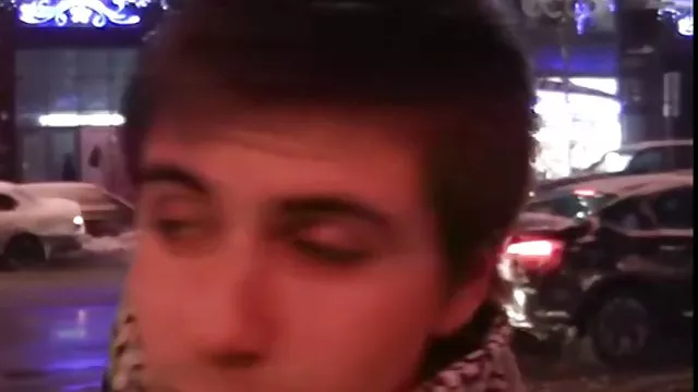 A lány azt mutatja által kifejlesztett egy fasz anális lyuk