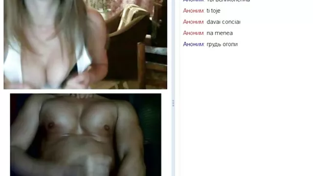 A srác segít a lánynak, hogy a vonat, hogy tartsa vissza a levegőt a víz alatt