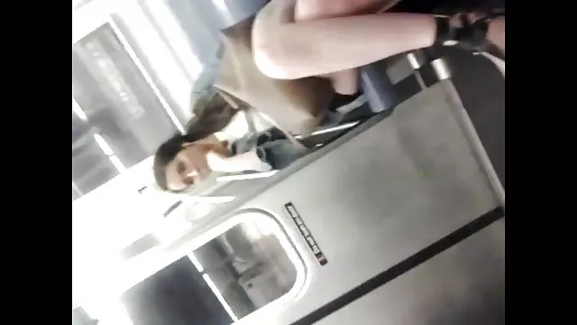 Orosz lány szögezték a geci