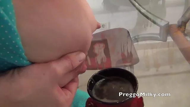 A fiatal tanár baszik egy szenvedélyes tanuló az osztályban