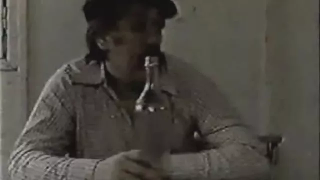 Vékony tini szenvedélyesen napozás ruha nélkül