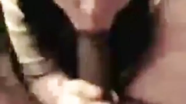 Szopás kiváló barna cum a száját