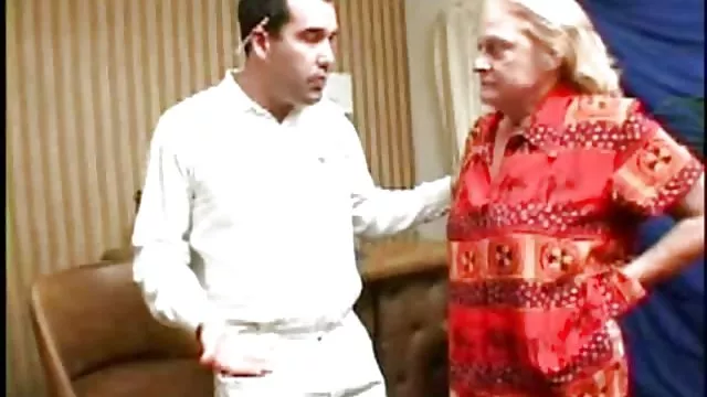 Kanos férjem főz Busty felesége a zuhany alatt, hálószoba