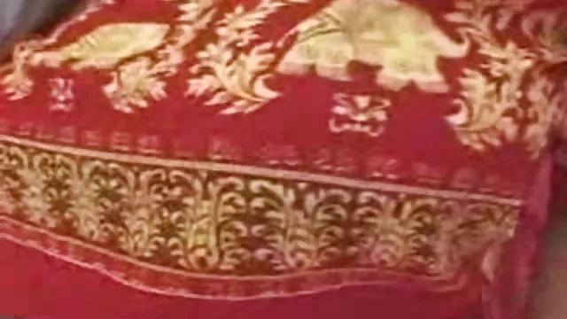 Csúnya Joanna egy fekete szerető valakit, majd ugrik a farkát