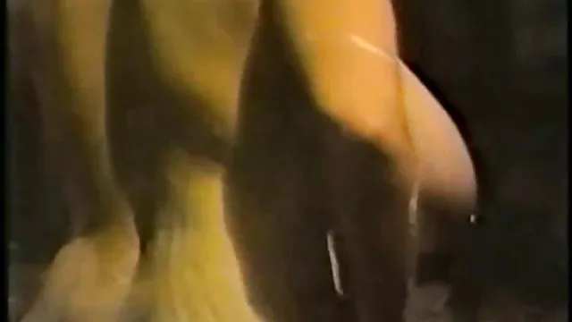 Szőke a fedelet a Playboy mutatja ki az elegáns forma