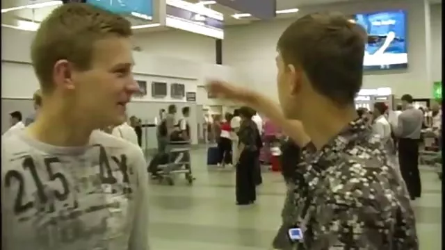 A fickó megnyalta a punci az Érett úrnő, mereven, hogy Bumm neki