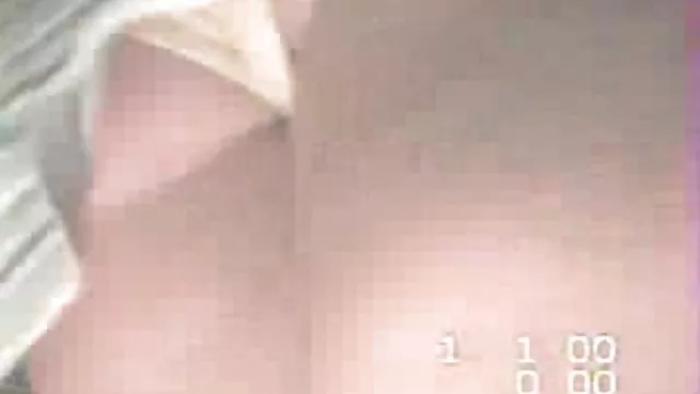 Sovány ribanc ügyesen szar tag