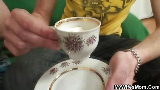 Fiatal szerető nakonchal teljes vagina milfe