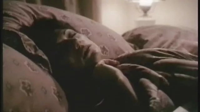 Finom Emilia nagy mellekkel Maszturbál a kamera előtt