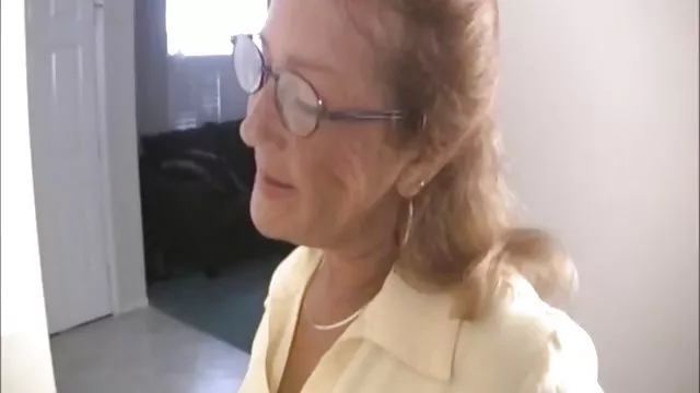 A fiatal lány sírni anális szex egy Tüzes barát