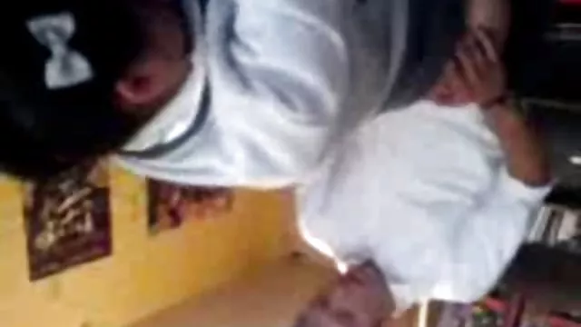Egy ribanc rózsaszín hajú Szopás első személy