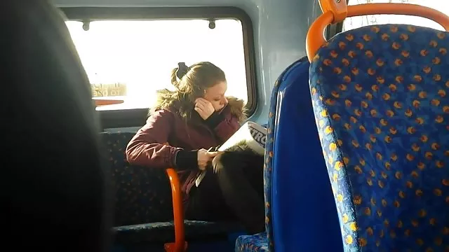 Kémkedés a meztelen Csajok a parton a kamerán keresztül