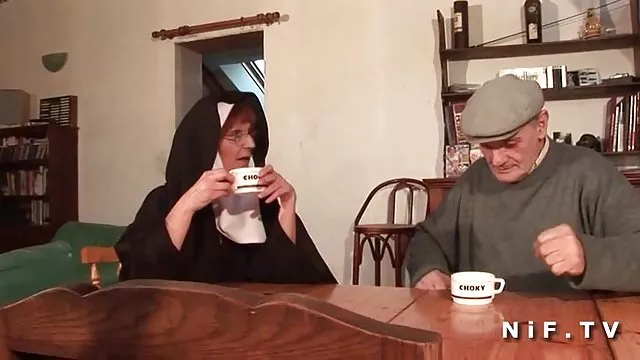 Láb-imádóknak mutasd meg a lábukat az interjú során
