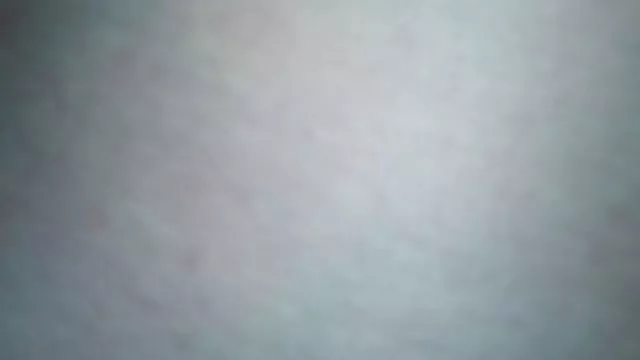 Orosz lány fogás a zuhany alá, kidugta az ujjai a hátamon, majd nyomja meg a vibrátor a punci